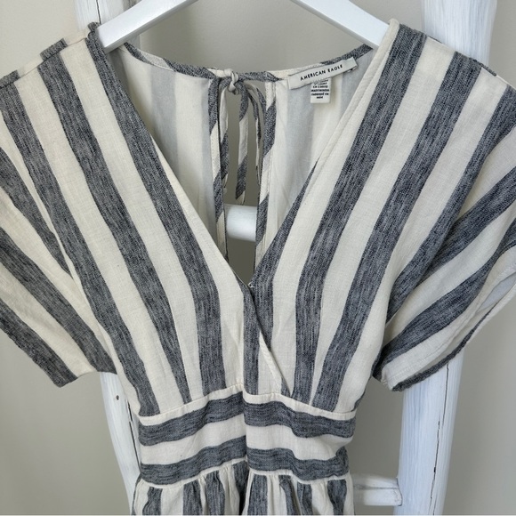 American Eagle Outfitters Gray and White Tie Back Short Sleeve Jumpsuit w Pocket - Picture 7 of 12